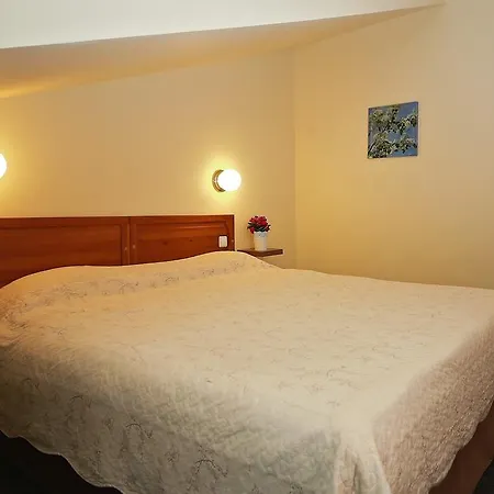 Bed & Breakfast Sleep In 3*